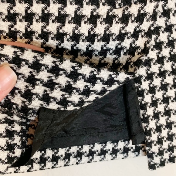 Casual Corner (size 16) Black and Cream Houndstooth Tweed, Lined Skirt with slit - Picture 5 of 8